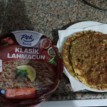 Pekfood Lahmacundan Çıkan Hamam Böceği Şoku