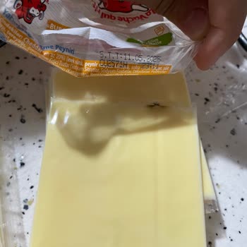 La Vache Qui Rit Peynirlerinde Şaşırtıcı Siyah Maddeler