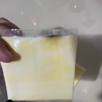 La Vache Qui Rit Peynirlerinde Şaşırtıcı Siyah Maddeler