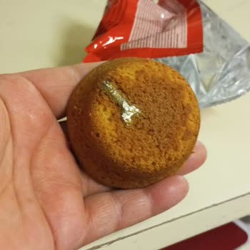 Hazal Bisküvi Ve Gıda Albi Kekten Çıkan Yabancı Madde