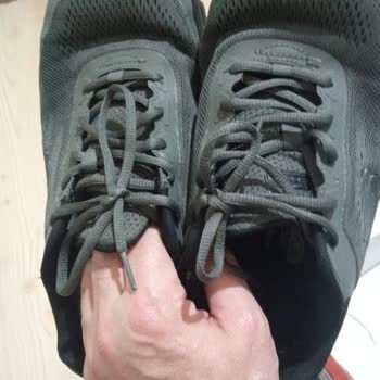Skechers Ayakkabı Tabanı 1 Yıl Dolmadan İkiye Ayrıldı