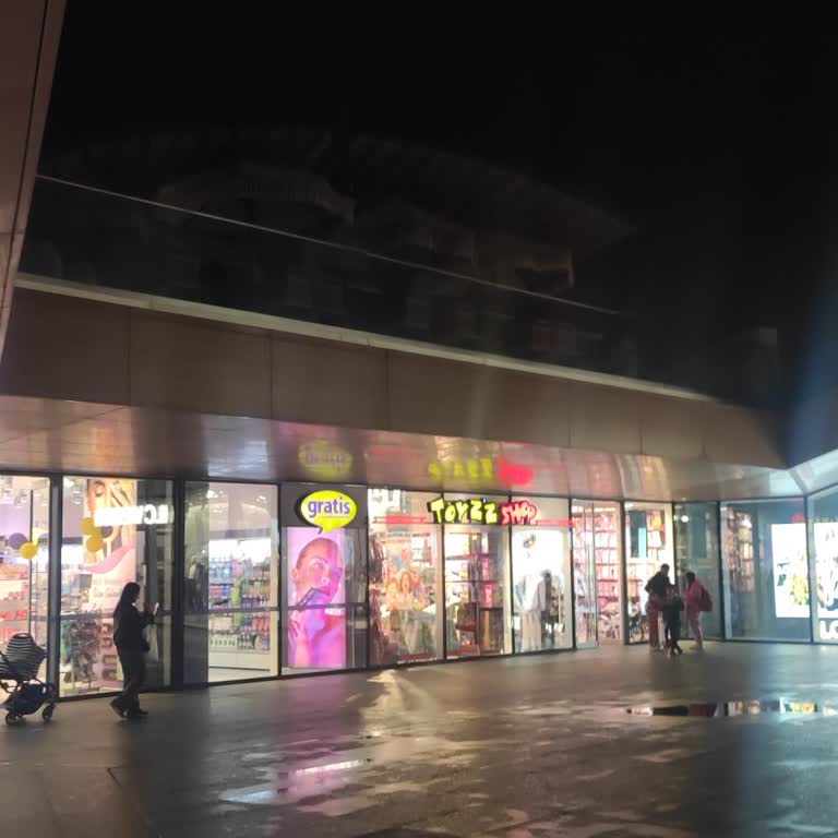 Toyzz Shop Oyuncak Mağazasında Soğuk Karşılama