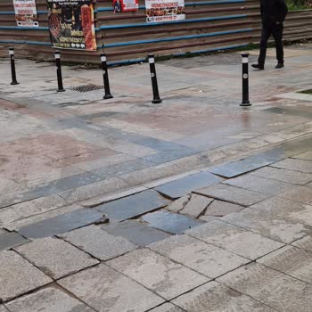 Çınar Caddesi'nde Yol Sorunu: Araçlar Tehlikede!