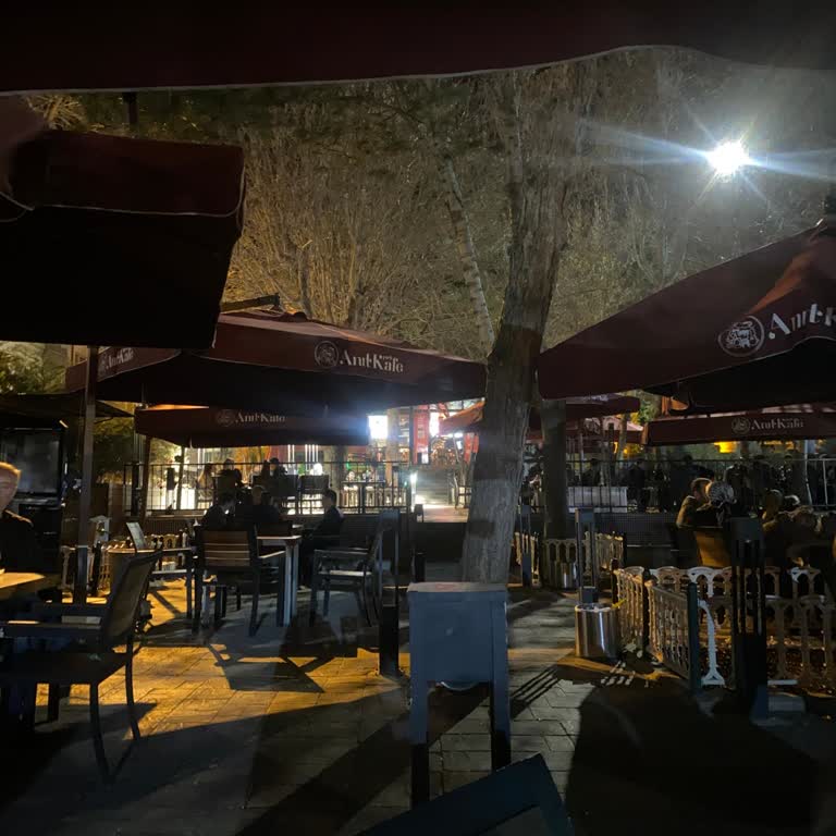 Anıt Park Kafe (Afyonkarahisar) Belediye Mekanında Kötü Hizmet Ve İlgisiz Garsonlar