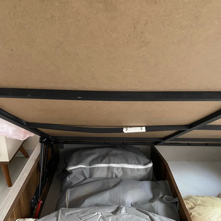 Yatak Odası Takımında Baza Demirleri Yamuldu, Ses Sorunu