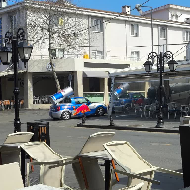 Üniversite Bölgesinde Red Bull Araçlarından Kötü Muamele