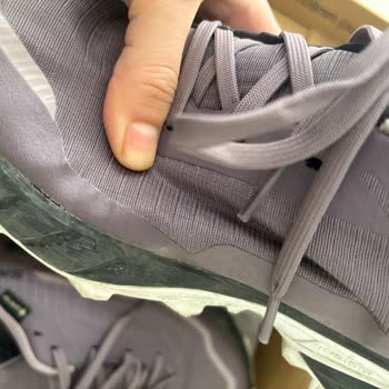 Ayakkabıda Üretim Hatası: Marka Sorumluluk Almıyor