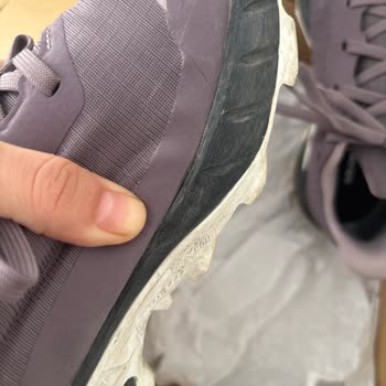 Ayakkabıda Üretim Hatası: Marka Sorumluluk Almıyor