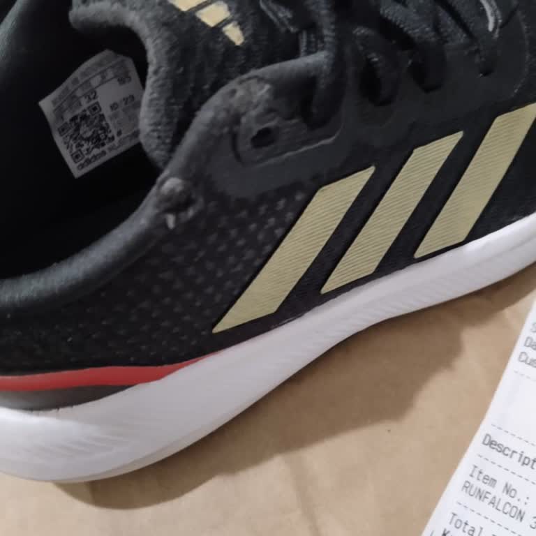 Hızla Deforme Olan Adidas Ayakkabılar
