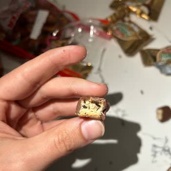 Ülker Çikolatasında Beklenmedik Siyah Parçacıklar