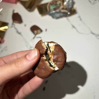 Ülker Çikolatasında Beklenmedik Siyah Parçacıklar