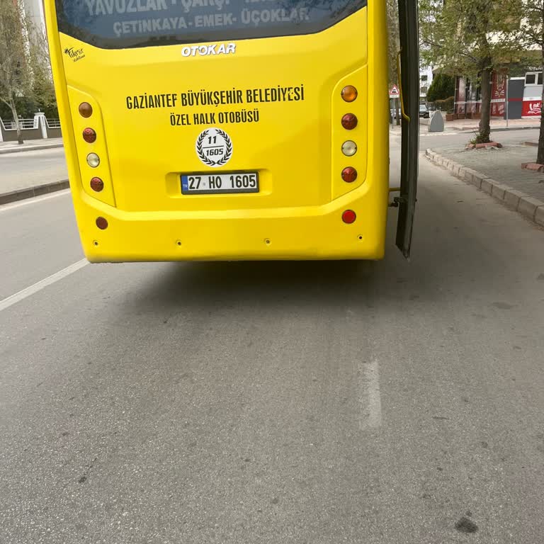 Otobüs Şoförünün Agresif Davranışları Yolcuları Rahatsız Ediyor