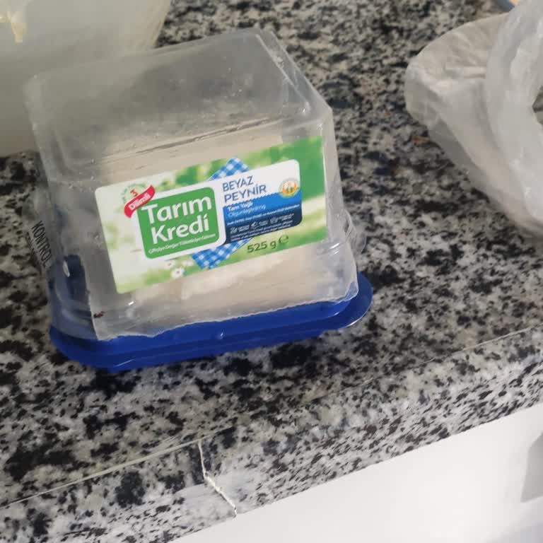 Bozuk Peynir Ve İlgisiz Hizmet