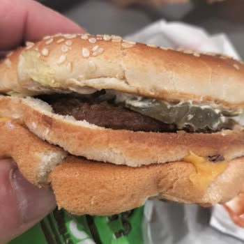 Hamburger Siparişi Ve Hizmet Farkları