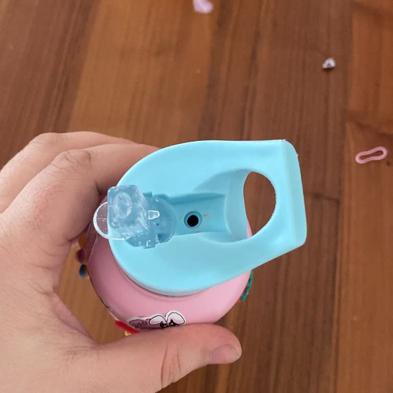 Kalitesiz Suluk Contası Çocukların Eşyalarını Islatıyor