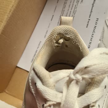 FLO'dan Alınan Nike Ayakkabının Garanti Sorunu