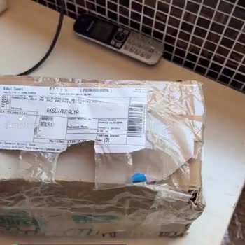 PTT Kargo Paketin İçinden Malzeme Alınıyor