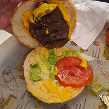 Görseldeki Hamburger İle Gerçek Arasındaki Fark
