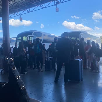 Zümrüt Turizm'in Rötar Kabusu: Bilgilendirme Eksikliği Ve Bekletme