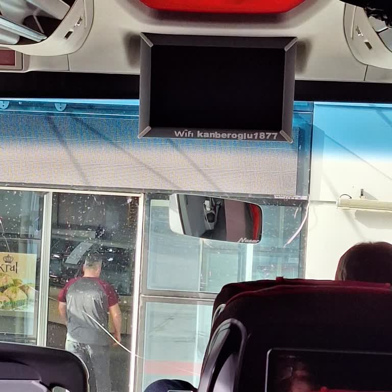 Muavin Ve Şoförün Dikkatsizliği Yolculuğu Mahvetti