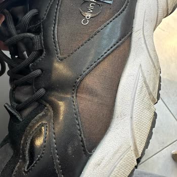 Calvin Klein Ayakkabıda Beklenmedik Renk Solması