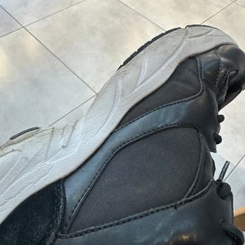 Calvin Klein Ayakkabıda Beklenmedik Renk Solması