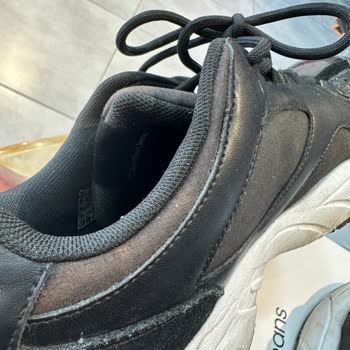 Calvin Klein Ayakkabıda Beklenmedik Renk Solması