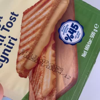 Tost Peyniri Kabusu: Son Tüketim Tarihi Geçmemiş Üründe Küf Sorunu