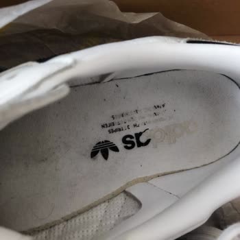 Adidas'tan Hayal Kırıklığı: Kusurlu Ürün Ve Kötü Hizmet