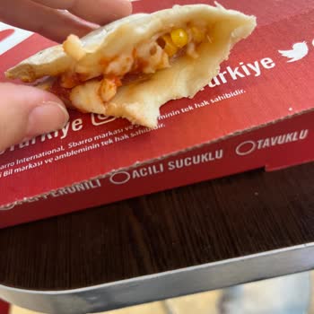 Çiğ Pizza Ve İlgisiz Hizmet Deneyimi