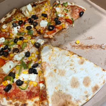 Çiğ Pizza Ve İlgisiz Hizmet Deneyimi