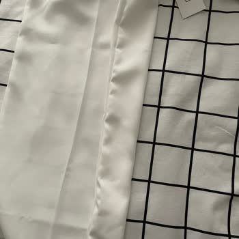 Premium Pantolon Hayal Kırıklığı: Leke, Dikiş Ve İplik Sorunları