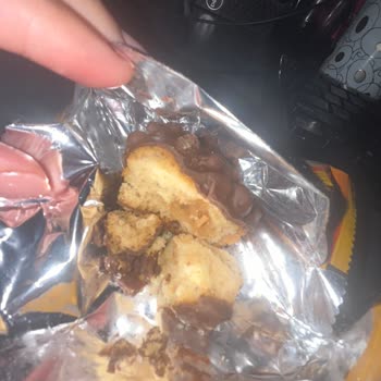 Küflü Kek Ve İlgisiz Müşteri Hizmetleri