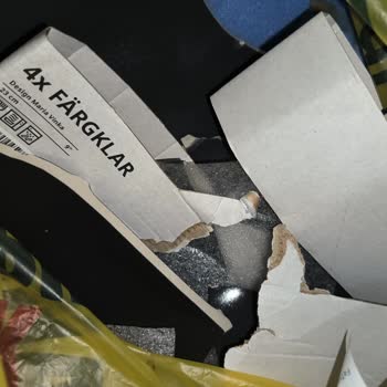 Dayanıksız IKEA Çantaları Yüzünden Ziyan Olan Tabaklar