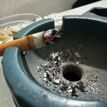 Sigara Kalitesindeki Düşüş: Uçuşan Küller Ve Temizlik Sorunları