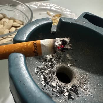 Sigara Kalitesindeki Düşüş: Uçuşan Küller Ve Temizlik Sorunları