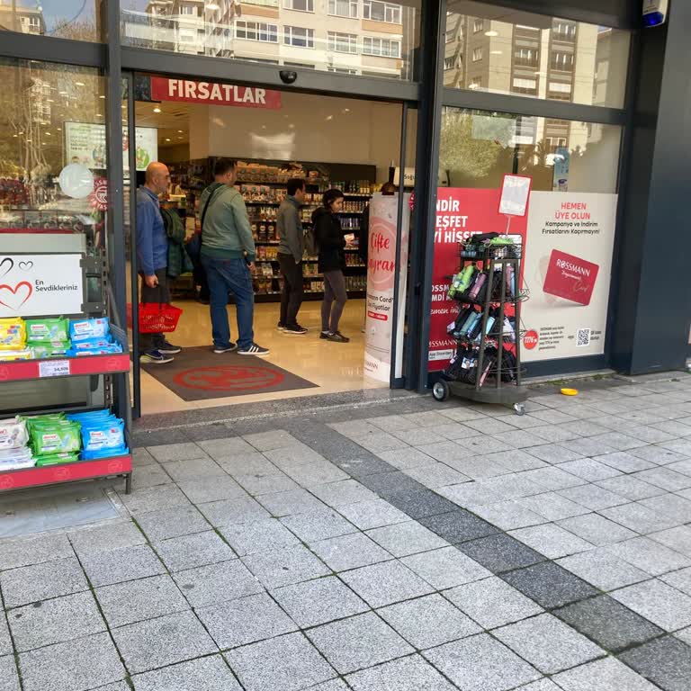 Rossmann Left Me Unanswered and Waiting at the Store Before the Holiday