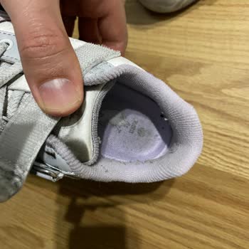 Yanlış Üretim: Çocuk Ayakkabısında Siyah Leke Sorunu