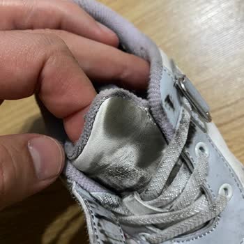 Yanlış Üretim: Çocuk Ayakkabısında Siyah Leke Sorunu