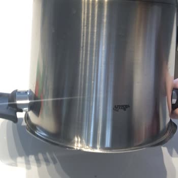 Fissler Düdüklü Tencerede İlk Kullanımda Sararma Ve Paslanma Sorunu