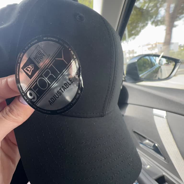 Yeni Şapkamın Sticker Sorunu