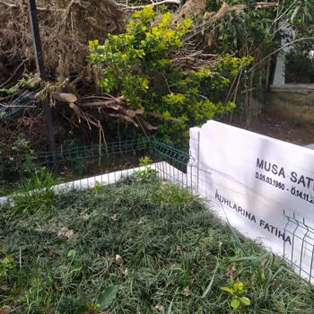 Yeniköy Mezarlığı'nda Çöp Sorunu Ve Güvenlik Eksikliği