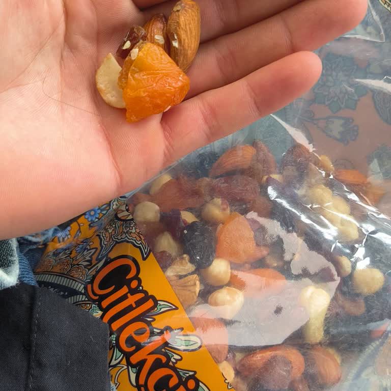 Kuruyemiş Paketinden Çıkan Kıl Şoku