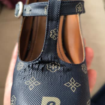 Pierre Cardin Ayakkabısının Derisi Çatlıyor Ve Pul Pul Dökülüyor