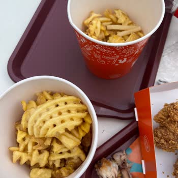 Popeyes'ta Pişmemiş Tavuk Ve Yumuşak Patates Sorunu
