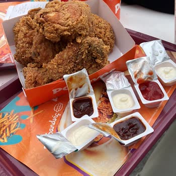 Popeyes'ta Pişmemiş Tavuk Ve Yumuşak Patates Sorunu