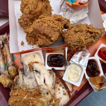 Popeyes'ta Pişmemiş Tavuk Ve Yumuşak Patates Sorunu