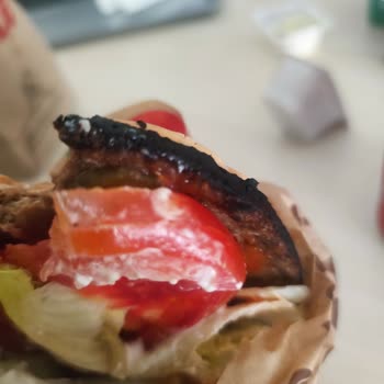 Yanmış Yemek Ve Kaybolan Para