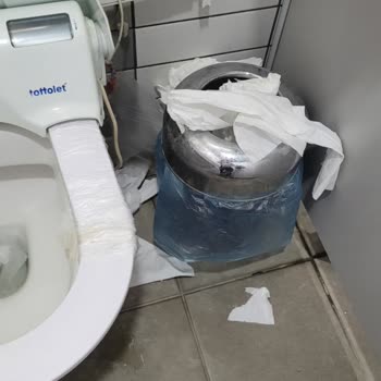 Bayramda Bakımsız ve Pis Tuvaletler: Opet Güvenimizi Sarsıyor