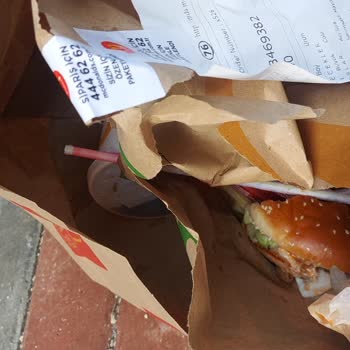 Sipariş Skandalı: Kurye Yemek Yedi Ve Çöp Bıraktı